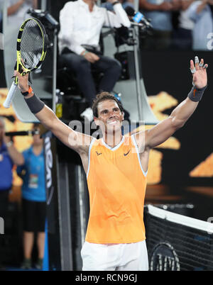 Melbourne, Australien. 16 Jan, 2019. Rafael Nadal von Spanien feiert nach den Herren singles zweite runde Spiel gegen Matthew Ebden von Australien der Australian Open in Melbourne, Australien, Jan. 16, 2019. Credit: Bai Xuefei/Xinhua/Alamy leben Nachrichten Stockfoto