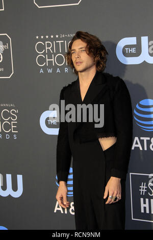 Januar 13, 2019 - Santa Monica, CA, USA - LOS ANGELES - Jan 13: Cody Farn am Critics Choice Awards im Barker Hangar am 13 Januar, 2019 in Santa Monica, CA (Credit Bild: © Kay Blake/ZUMA Draht) Stockfoto