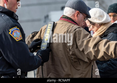 Harrisburg, USA. 15. Januar, 2019. Zustand der Polizei an ein Security Checkpoint. Chris Baker Evens/Alamy Leben Nachrichten. Stockfoto