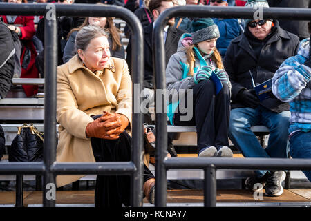 Harrisburg, USA. 15. Januar, 2019. Patricia Beshaore Swisher von Fayette County sitzt Warten auf Gouverneur Tom Wolf. Ihre Schwester besucht North Eastern High School mit dem Gouverneur. Chris Baker Evens/Alamy Leben Nachrichten. Stockfoto