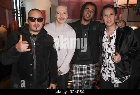 Berlin, Deutschland. 16 Jan, 2019. Die band Culcha Candela auf den China Club wird für die THOMAS SABO Drücken Sie Cocktail während der Berlin Fashion Week. Quelle: Jörg Carstensen/dpa/Alamy leben Nachrichten Stockfoto