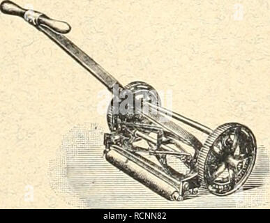 . Gartenkunst sterben. Landschaftsbau; Gärten - Europa. Extra starke Park-u. Iö Alleeliäume bis cm Einspritzdruck. Starke Ziergehölze und Sträucher. Grosse Coiiifercn bis 4 m hoch. Immergrüne Gehölze usw., alles regelmässig verpflanzt, in gröberen Sortenwahl. Besichtigung erwünscht. Hostenlos jllustrierter Katalog. G. Frahm, Baumschulen, Elmshorn ich. Holstein. Der Rasenmäher Abner "Perfektion" im Gebrauche der Garten Sr. Maj. des Deutschen Kaisers. Erstklassiges Fabrikat. Hauptparterre der Düsseldorfer Ausstellung unö öer Mannheimer Diplomprojekt wuröen nur mit 1904 1907 "Perfektion" g Sterben Stockfoto
