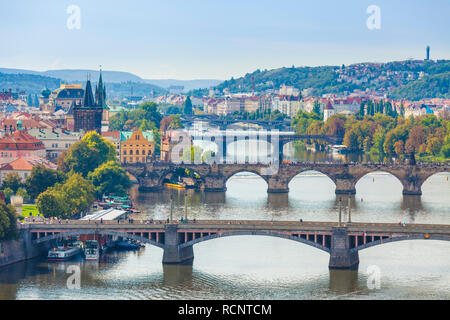 Drei Brücken über die Moldau Prager Skyline in Prag in der Tschechischen Republik Europa