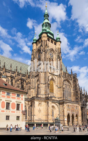 Prag, die St. Vitus Kathedrale Great South Turm der Kathedrale Katedrála sv. Víta dritten Innenhof Prager Burg Prag Tschechische Republik EU Europa Stockfoto