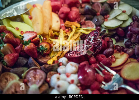 Obst Salat Teller gemischten bunten Früchte Stockfoto