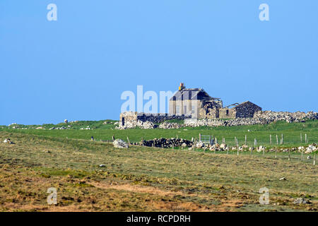 In eine verlassene und verfallene crofter Haus, Shetlandinseln, Schottland, Großbritannien Stockfoto