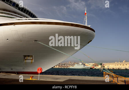 P&O Kreuzfahrtschiff Ventura im Hafen Puerto de la Luz Las Palmas. Stockfoto