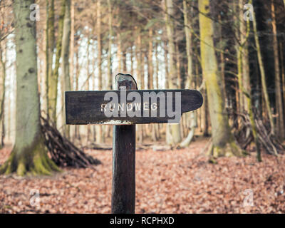 Holz- Post, Kreisbahn im Deutschen (Buchstaben sagen "Kreisbahn") Stockfoto