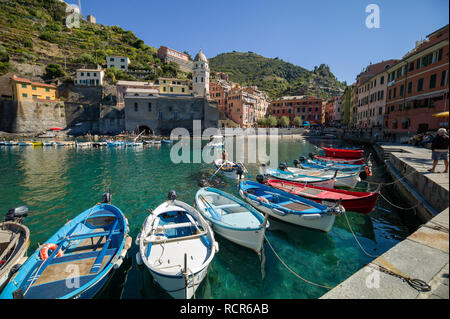 Marina von Vernazza, Cinque Terre, Ligurien, Italien Stockfoto