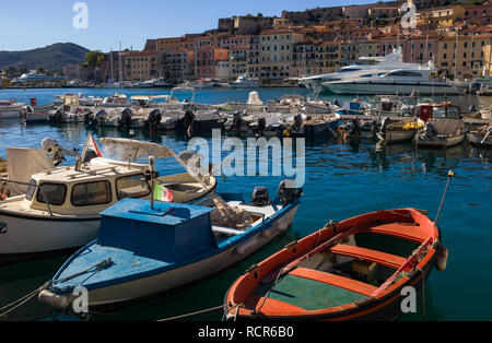 Blick auf den Hafen von Portoferraio, Insel Elba, Italien Stockfoto