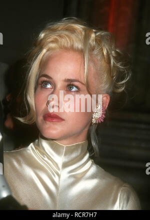 HOLLYWOOD, CA - 8. SEPTEMBER: Schauspielerin Patricia Arquette sorgt sich Warner Bros. Pictures' 'True Romance' Premiere am 8. September 1993 im Mann's Chinese Theatre in Hollywood, Kalifornien. Foto von Barry King/Alamy Stock Foto Stockfoto