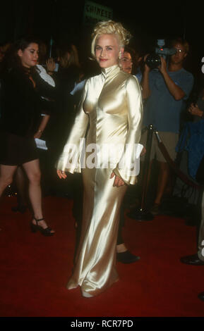 HOLLYWOOD, CA - 8. SEPTEMBER: Schauspielerin Patricia Arquette sorgt sich Warner Bros. Pictures' 'True Romance' Premiere am 8. September 1993 im Mann's Chinese Theatre in Hollywood, Kalifornien. Foto von Barry King/Alamy Stock Foto Stockfoto