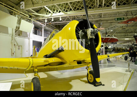 Der North American Harvard Advanced Trainer WWII militärische Flugzeuge auf Anzeige an der RAF Museum, London, UK. Durch britische Truppen verwendet von Piloten. Stockfoto