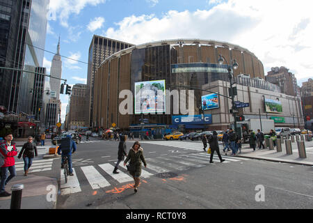 Allgemeine Ansicht GV von Madison Square Garden mit dem Eingang an der Pennsylvania Station, auch als New York Penn Station oder Penn Station und einen Blick auf bekannte Stockfoto