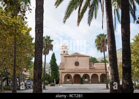 Platz im Zentrum von Port de Pollenca, Mallorca, Spanien Stockfoto