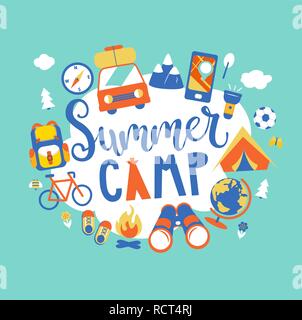 Sommer Camp Konzept mit handdrawn Schriftzug, Camping und Reisen Urlaub mit verschiedenen Ausrüstung wie Zelt, Rucksack und andere. Plakat im flachen Stil, Vector Illustration. Stock Vektor