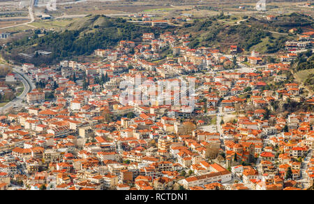 Kalampáka griechische Stadt Orange Gebäude Dächer, Luftaufnahme, Kalampaka, Trikala, Thessalien, Griechenland Stockfoto