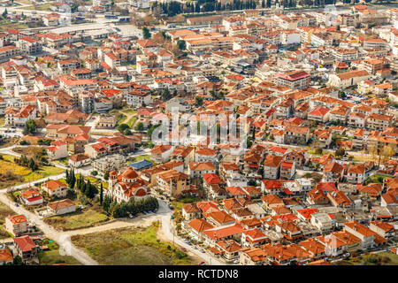 Kalampáka griechische Stadt Orange Gebäude Dächer, Luftaufnahme, Kalampaka, Trikala, Thessalien, Griechenland Stockfoto