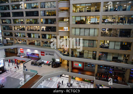 ATLANTA, GA - Blick auf das CNN Center, der Welt Sitz der CNN News Network in der Innenstadt von Atlanta, Georgia. Stockfoto