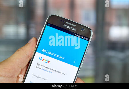 MONTREAL, KANADA - 23. JUNI 2016: Google Konto anmelden auf Samsung S7-Bildschirm. Stockfoto