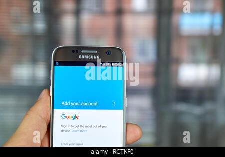 MONTREAL, KANADA - 23. JUNI 2016: Google Konto anmelden auf Samsung S7-Bildschirm. Stockfoto