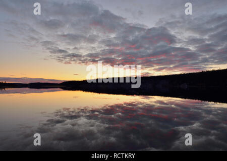 Abend Himmel in Madeleine, Madeleine See Territorial Park, Yellowknife, Nordwest-Territorien, Kanada wider Stockfoto