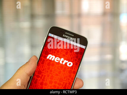 MONTREAL, KANADA - 24. JUNI 2016: Metro Android Anwendung auf Samsung S7-Bildschirm. Metro Inc. ist Lebensmitteleinzelhandel, die in den kanadischen Provinzen Stockfoto