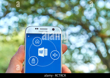 MONTREAL, KANADA - 23. MAI 2016 - Microsoft Office 365 Wort Anwendung auf Samsung S7. Stockfoto