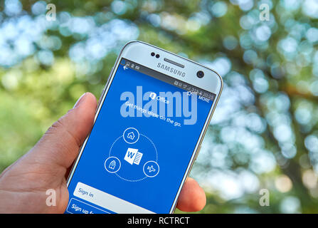 MONTREAL, KANADA - 23. MAI 2016 - Microsoft Office 365 Wort Anwendung auf Samsung S7. Stockfoto