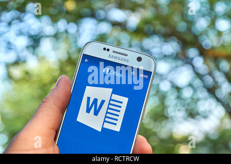 MONTREAL, KANADA - 23. MAI 2016 - Microsoft Office 365 Wort Anwendung auf Samsung S7. Stockfoto