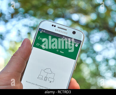 MONTREAL, KANADA - 23. MAI 2016 - Microsoft Office Excel Anwendung auf Samsung S7. Stockfoto