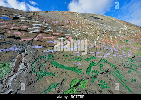 Native Kunst Gemälde Mutter Erde Felsen, Yellowknife, Nordwest-Territorien, Kanada Stockfoto