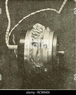 . Entwicklung eines Unterwasser Manipulator für die Verwendung auf einem frei-Schwimmen unmanned submersible. Manipulatoren (Mechanismus); Ozeanographische Unterwasserfahrzeuge. . Bitte beachten Sie, dass diese Bilder sind von der gescannten Seite Bilder, die digital für die Lesbarkeit verbessert haben mögen - Färbung und Aussehen dieser Abbildungen können nicht perfekt dem Original ähneln. extrahiert. Bosse, Peter; Heckman, S. J; Naval Ocean Systems Center (U. S.). San Diego, Calif.: Naval Ocean Systems Center; Alexandria, VA: durch Verteidigung Technische Information Center verteilt Stockfoto