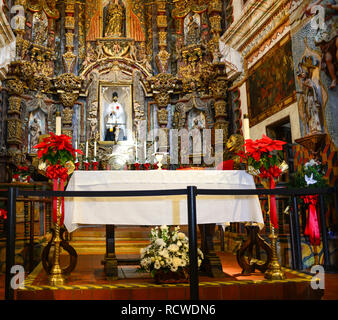 In der Schönen und kunstvollen Kapelle bei der historischen Mission San Xavier del Bac, einem Spanischen Katholischen Mission in der Nähe von Tucson, AZ Stockfoto