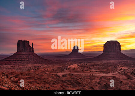 MONUMENT VALLEY SUNRISE Stockfoto