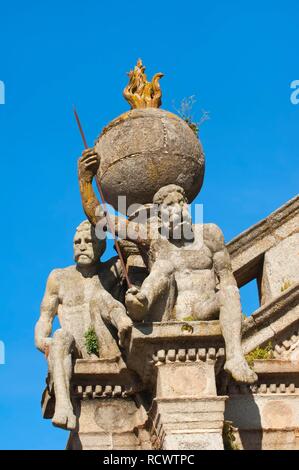 Statue Os Meninos, die Kinder, die die Erdkugel, Kirche da Graça, Evora, UNESCO-Weltkulturerbe, Alentejo Stockfoto