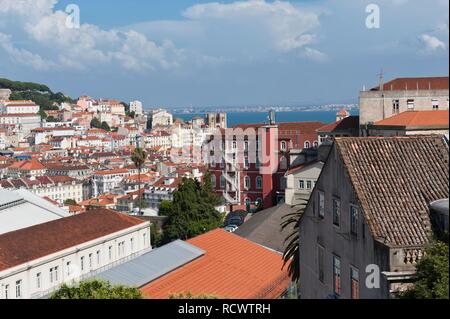 Überblick über Alfama und die Kathedrale Sé, Lissabon, Portugal, Europa Stockfoto