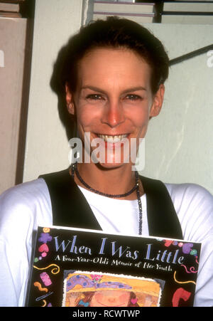 LOS ANGELES, Ca - 14. SEPTEMBER: Schauspielerin Jamie Lee Curtis besucht Autogrammstunde für Ihr Buch "Als ich klein war", am 14. September 1993 Bei Dutton's Buchhandlung in Los Angeles, Kalifornien. Foto von Barry King/Alamy Stock Foto Stockfoto