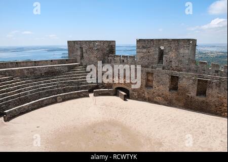 Monsaraz, Schlosshof, Alentejo, Portugal, Europa Stockfoto