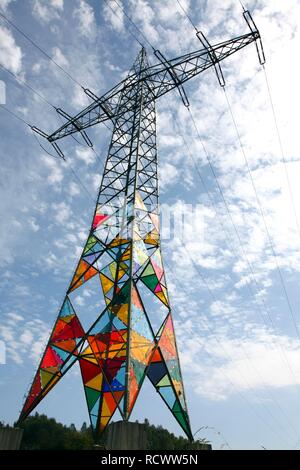 Hohe Spannung Oberleitung Tower, künstlerisch durch drei koreanische Kunst Studenten entworfen, Titel der Arbeit ist ÑLeuchtturmì, Stockfoto