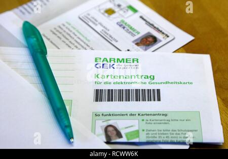 Anmeldeformular für die neue elektronische Gesundheitskarte, die von den Krankenkassen ausgestellt Stockfoto