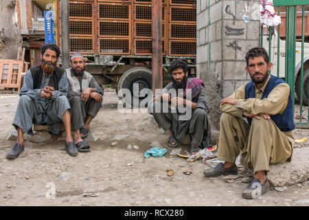 Srinagar, Indien - 15. Juni 2017: Portrait von unbekannten Männern in Kaschmir Srinagar, Jammu und Kaschmir, Indien Stockfoto