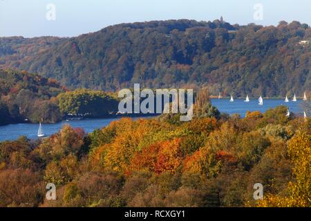 Baldeneysee, Reservoir der Ruhr, Segelboote, Herbst, Essen, Nordrhein-Westfalen Stockfoto