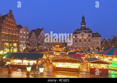 Weihnachtsmarkt, Rathaus, Lüneburg, Niedersachsen Stockfoto