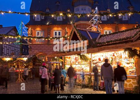 Weihnachtsmarkt vor dem Rathaus, Goslar, Niedersachsen Stockfoto