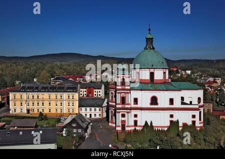 Dominikanische Kloster mit dem St Lawrence Klosterkirche erbaut von Johann Lucas von Hildebrandt, Jablonne v Podjestedi Stockfoto