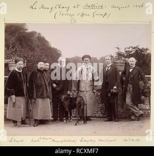 Li Hung Chang in Hatfield. August 1896. Li Hung Chang in Hatfield, August 1896 (Auswärtiges Amt). Chinesische Delegation mit Lord Salisbury: "Lo Feng-Loh; Herr Li; Li Ching-Sou, Marquis von Salisbury, KG; Li Hung Chang; Rt Hon G. Curzon, MP; Hon F. Bertie'. Ursprünglich veröffentlicht im August 1896 hergestellt. . Quelle: OIOC Foto 430/67 (45). Stockfoto