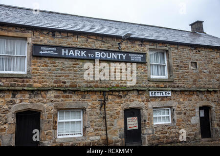 Hark zum Bounty Country Pub und Inn, Slaidburn im Wald von Bowland, Lancashire, England Stockfoto