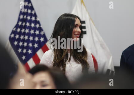 Megan Fox besucht Truppen im United States Army Garrison Yongsan in Seoul Jan. 9. Stockfoto