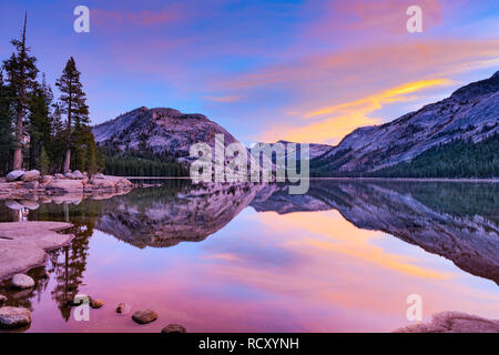 Tenaya Lake bei Sonnenaufgang Stockfoto